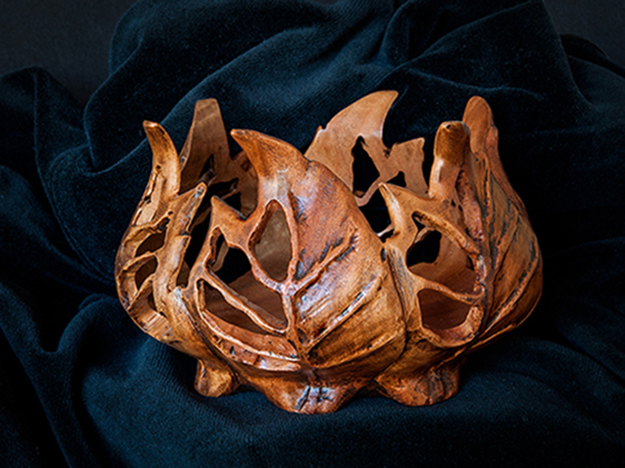 art of woodturning, wood turned craved bowl, turned wooden vessel, carved wooden bowl, sculptured vessel, sculptured bowl, carved vessel, wood turned vessel, pierced turned vessel, pierced bowl, turned art bowl, art vessel